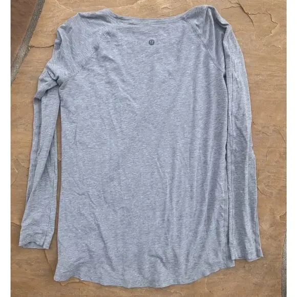 Thin Grey Long Sleeve LULULEMON Top Longer Cut Stretch Shirt Sz M - Picture 2 of 4